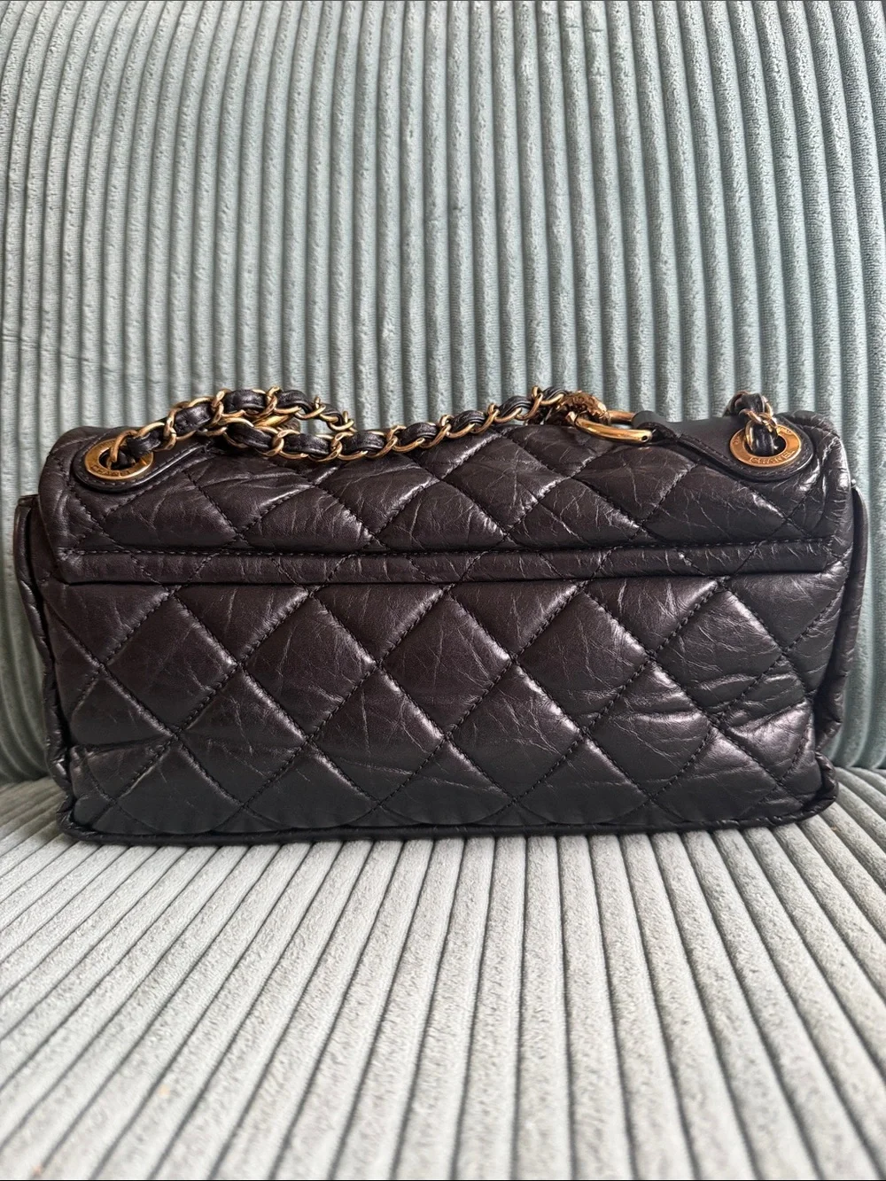 CHANEL Black Quilted Crinkled Leather Shoulder Bag with Gold Chain